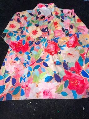 Bright Floral Button-Up Blouse in Multicolor
